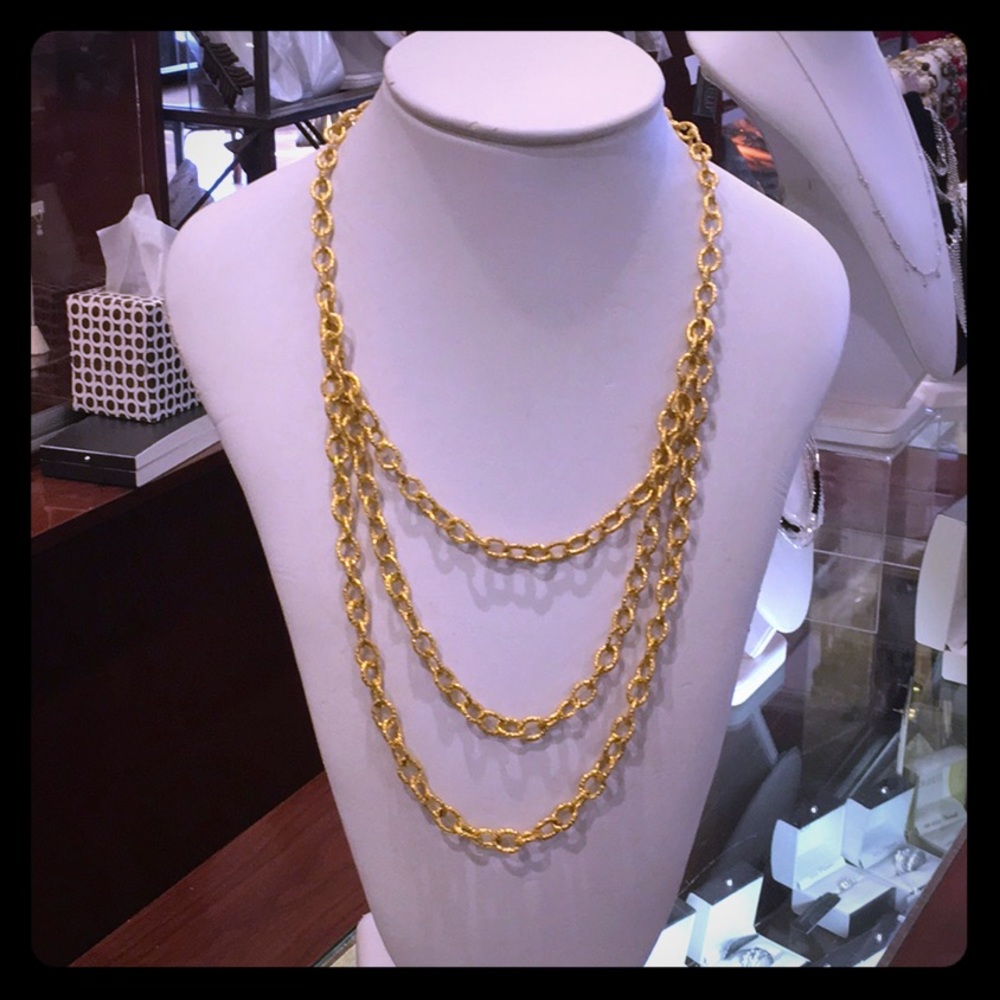 NWT GOLD TONE NECKLACE
